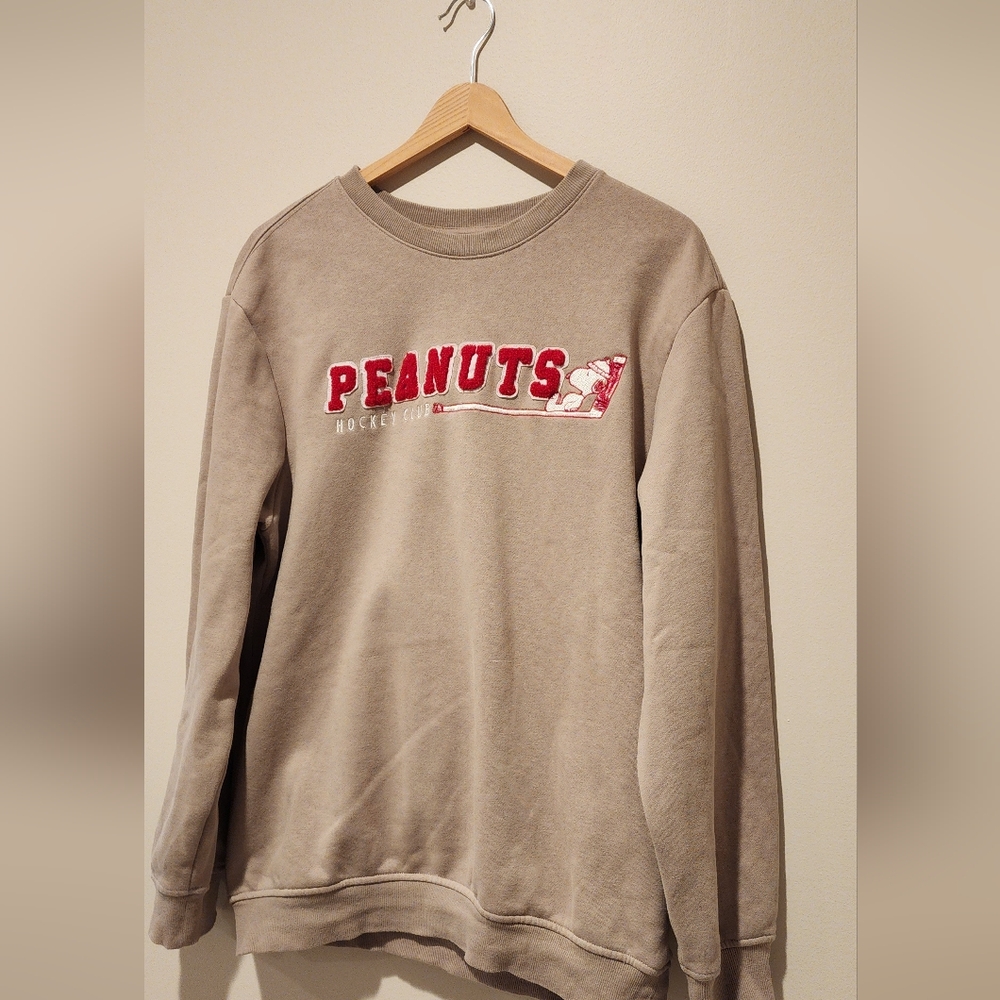 H&M crewneck sweatshirt with embossing